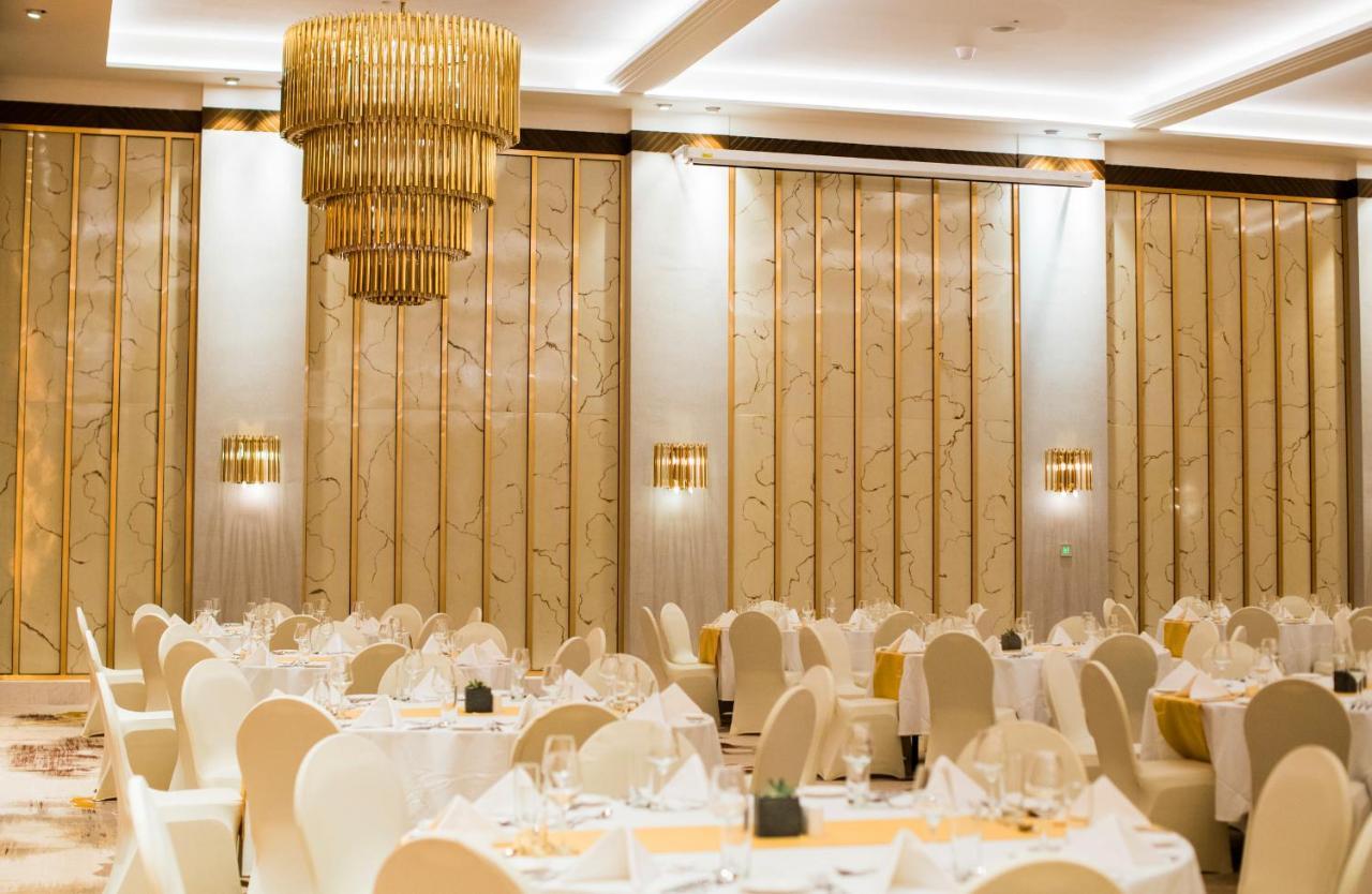 Hotel Johari Rotana Dar es Salaam Esterno foto