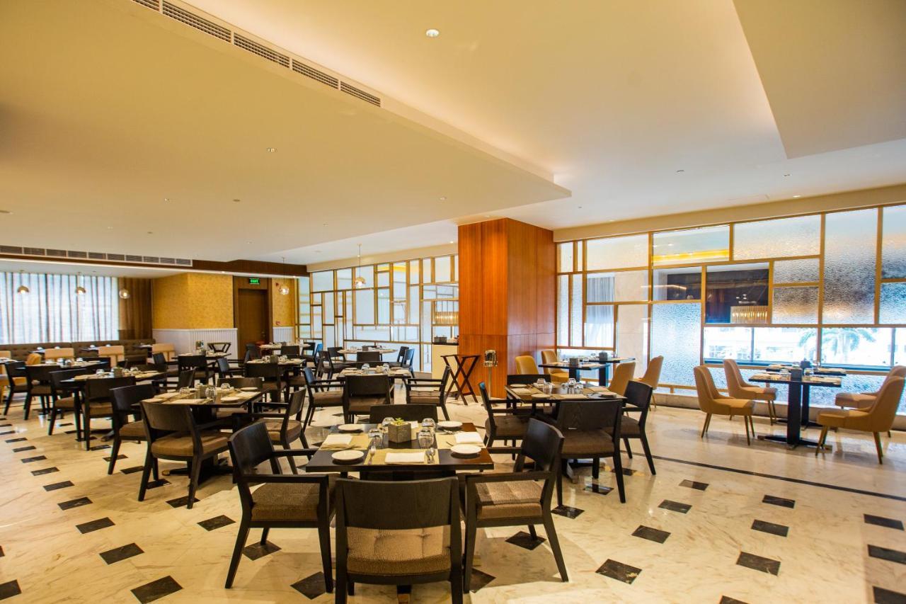 Hotel Johari Rotana Dar es Salaam Esterno foto