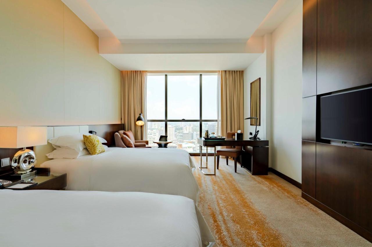 Hotel Johari Rotana Dar es Salaam Esterno foto